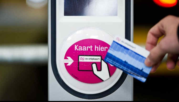 Metro Amsterdam accepts only OV chip card