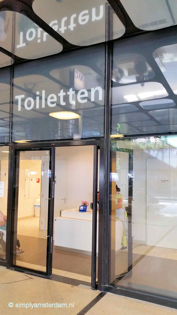 Toilets Amsterdam Central Station (IJhal, North-side)