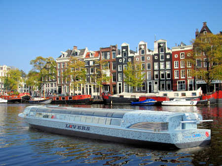 First hydrogen powered canal cruise boat in Amsterdam